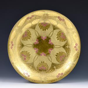 Plate with floral motifs